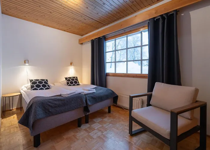 Kuukkeli Teerenpesue E 33 *